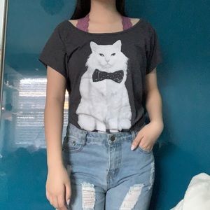 🦋Cat w/ bow tie gray low neck graphic tee